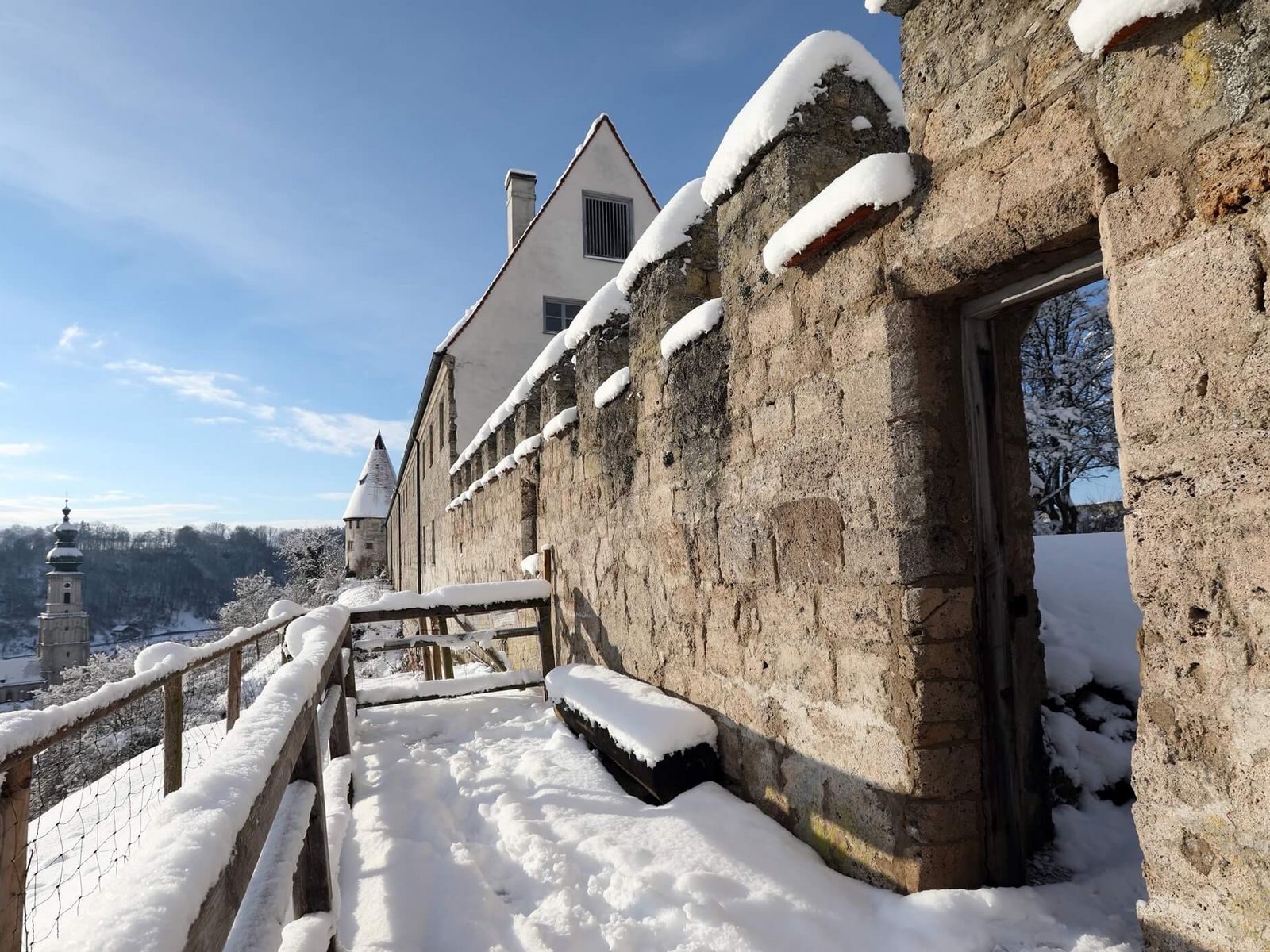 Aussichtspunkt beim Folterturm im Schnee