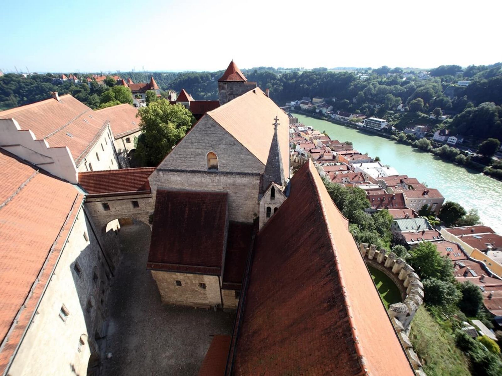 Blick vom Aussichtspunkt Museum auf weltlängste Burg
